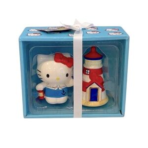 🍄 Hello Kitty Salt & Pepper Set
